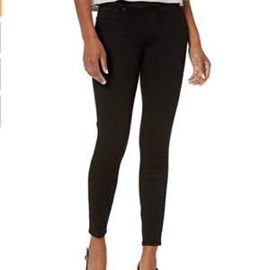 Signature by Levi Gold Label Women’s Totally Shaping  Pull On Jean Black